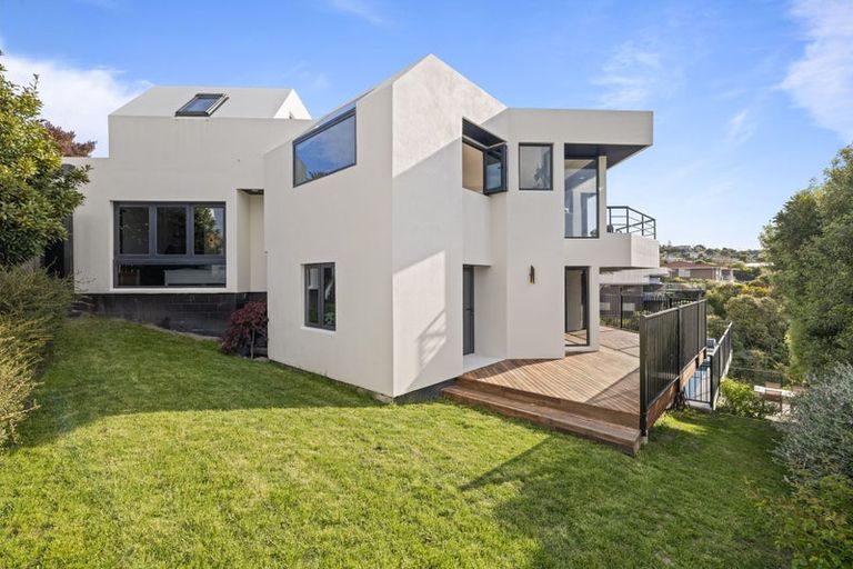 Photo of property in 9 Luxton Place, Mount Pleasant, Christchurch, 8081