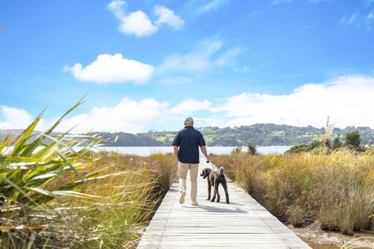 Photo of property in 30 Sandpiper Avenue, Point Wells, 0986