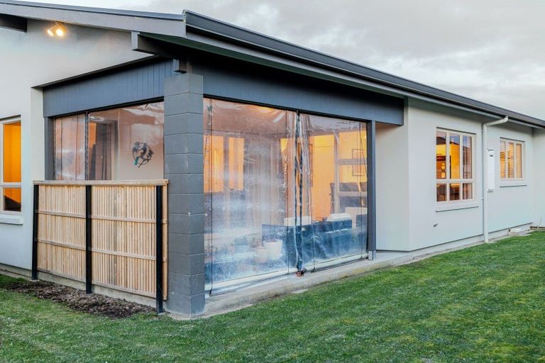 Photo of property in 19 Meridian Grove, Kelvin Grove, Palmerston North, 4414