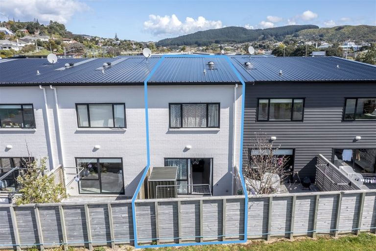 Photo of property in 19/9 Surrey Street, Tawa, Wellington, 5028