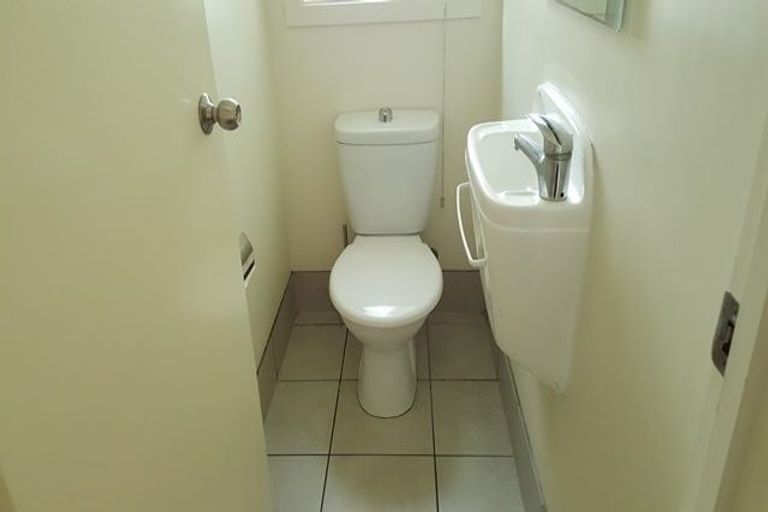 Photo of property in 8b Schnapper Rock Road, Schnapper Rock, Auckland, 0632