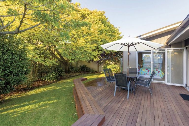 Photo of property in 7 Christensen Place, Forrest Hill, Auckland, 0620
