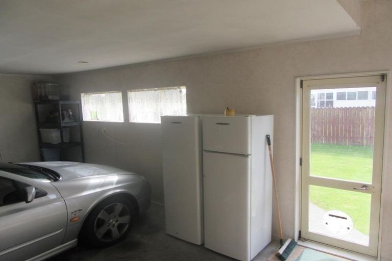 Photo of property in 31 Ray Small Drive, Papakura, 2110