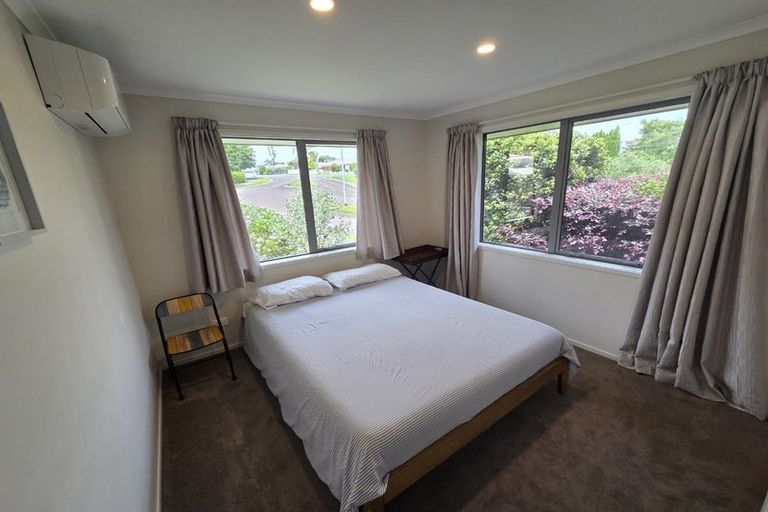 Photo of property in 1 Meadowviews Drive, Welcome Bay, Tauranga, 3112