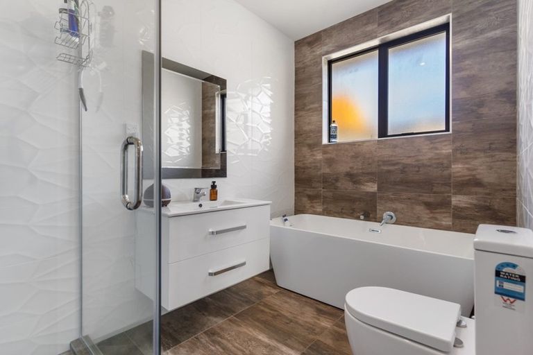 Photo of property in 8 Hillpark Drive, Pokeno, 2402