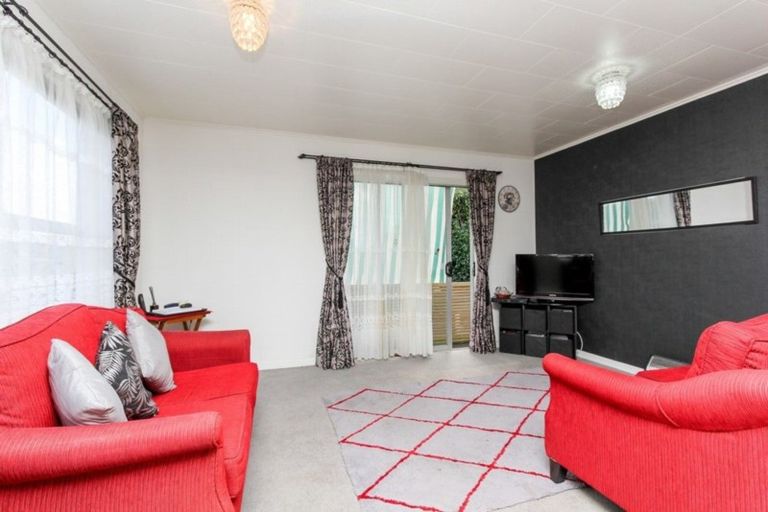 Photo of property in 1/76 Eliot Street, New Plymouth, 4310