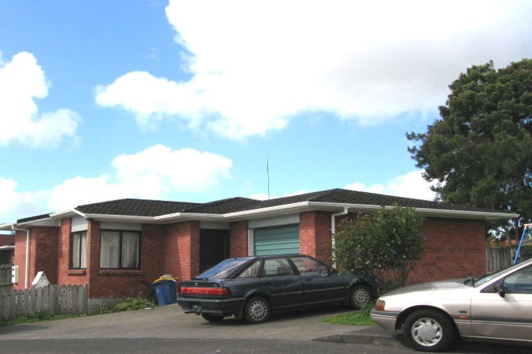 Photo of property in 1 Mayfair Place, Henderson, Auckland, 0614