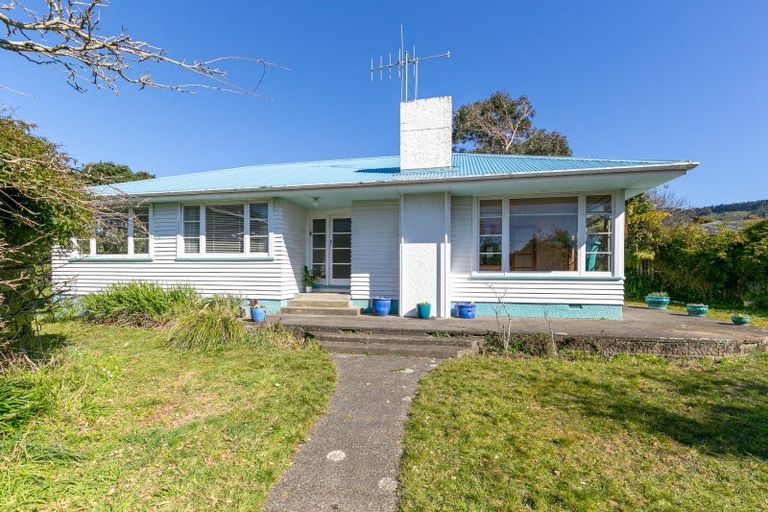 Photo of property in 7 Lyndhurst Road, Tawa, Wellington, 5028