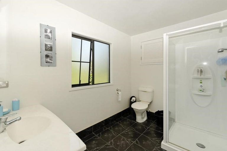 Photo of property in 2 Cyclarama Crescent, Massey, Auckland, 0614