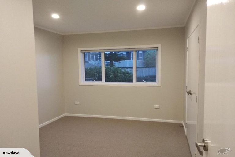 Photo of property in 24 Pitlochry Place, Highland Park, Auckland, 2010