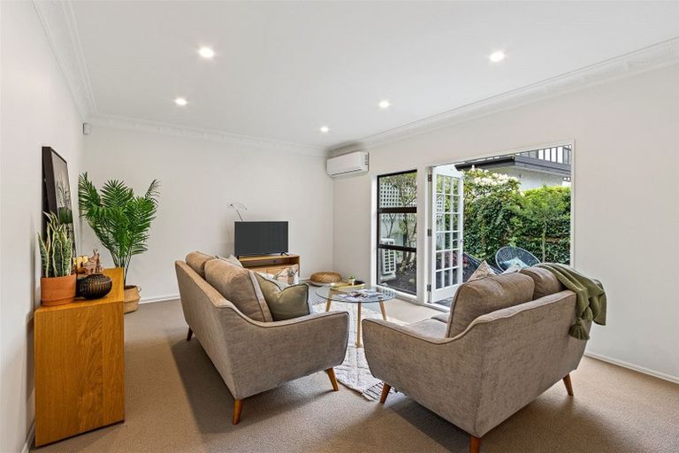 Photo of property in 9 Holly Road, Merivale, Christchurch, 8014