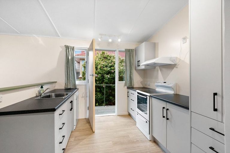 Photo of property in 6 Weir Street, Green Island, Dunedin, 9018