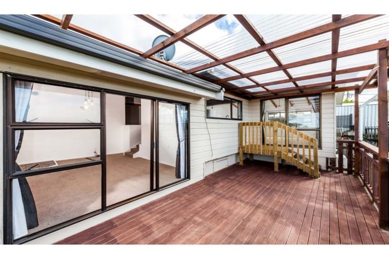 Photo of property in 70 Wade River Road, Stanmore Bay, Whangaparaoa, 0932