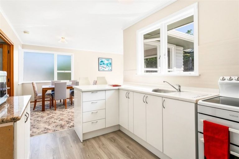 Photo of property in 14 Takapu Street, Henderson, Auckland, 0612