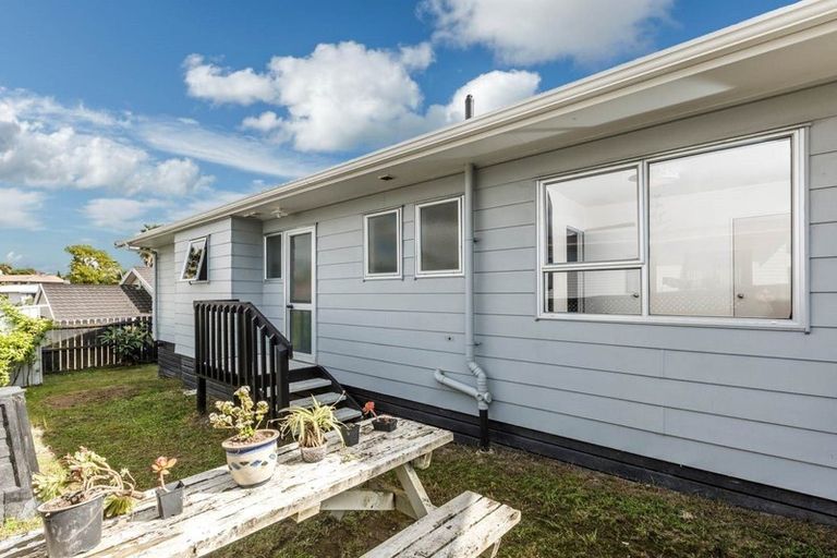 Photo of property in 1/24 Caribbean Drive, Unsworth Heights, Auckland, 0632