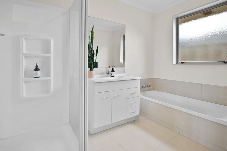 Photo of property in 14 Max Landing, Grandview Heights, Hamilton, 3200