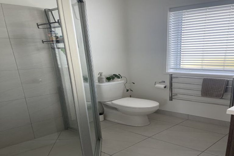 Photo of property in 16 Leebank Crescent, Riverhead, 0820