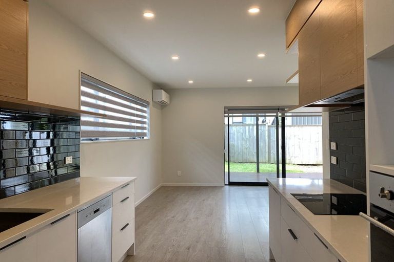 Photo of property in 1/18 Kaimai Avenue, Massey, Auckland, 0614