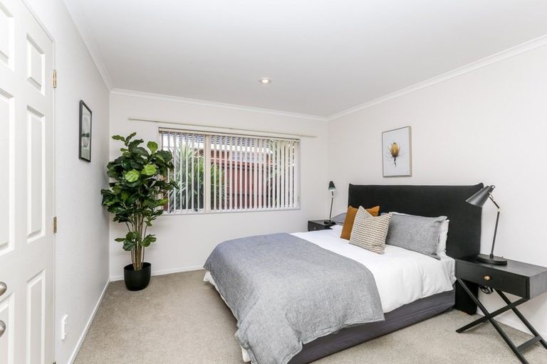 Photo of property in 6 Frank Frethey Place, Highlands Park, New Plymouth, 4312
