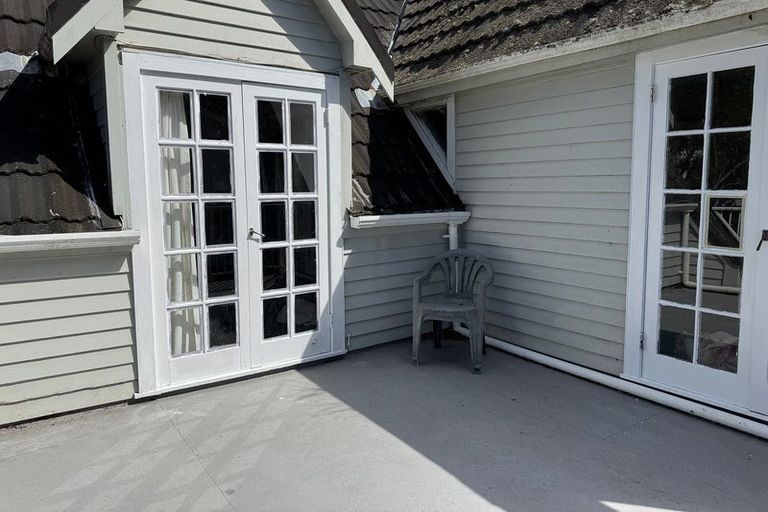 Photo of property in 38 Ngaio Road, Kelburn, Wellington, 6012