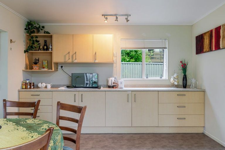 Photo of property in 86 Wikiriwhi Crescent, Awapuni, Palmerston North, 4412