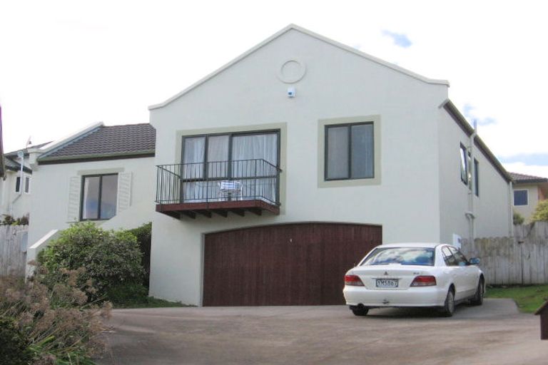 Photo of property in 14 Astelia Place, Goodwood Heights, Auckland, 2105