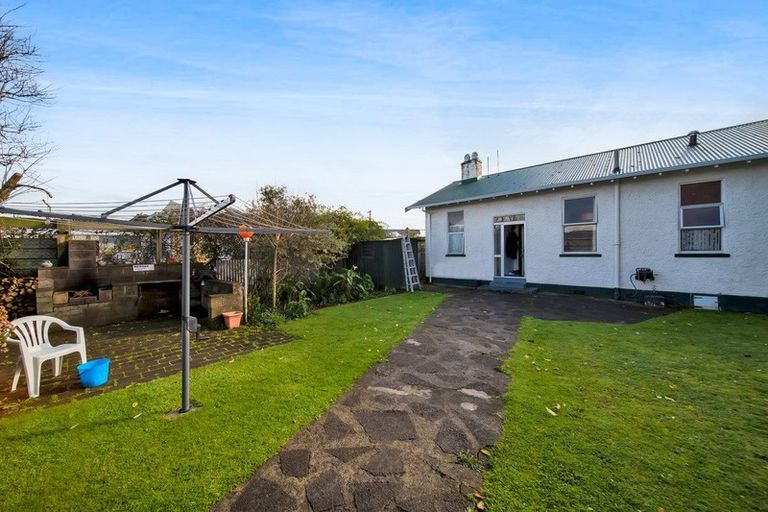 Photo of property in 17 Grey Street, Hawera, 4610