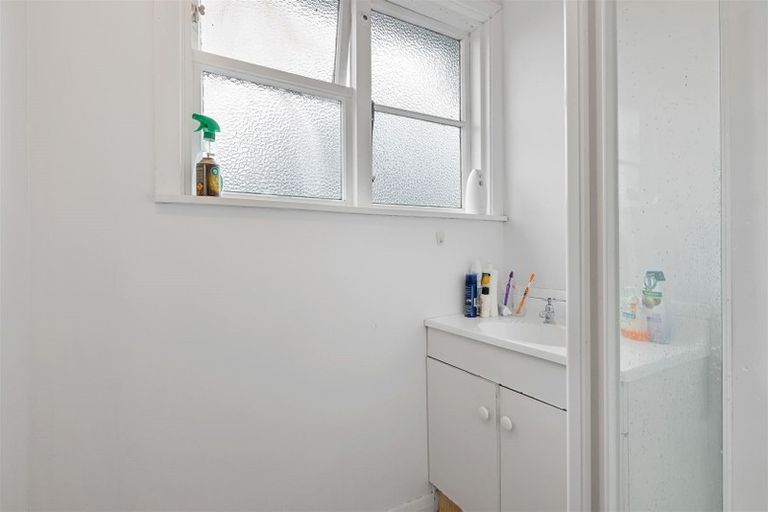 Photo of property in 1/13 Pitcairn Crescent, Bryndwr, Christchurch, 8053