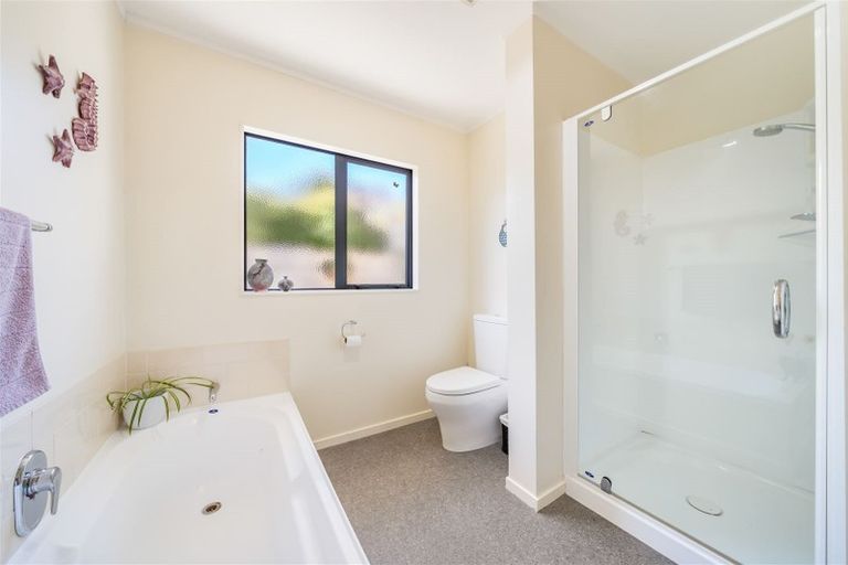 Photo of property in 25a Pinehaven Road, Pinehaven, Upper Hutt, 5019