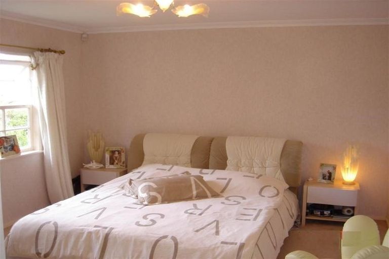 Photo of property in 9 Chelsea View Drive, Chatswood, Auckland, 0626