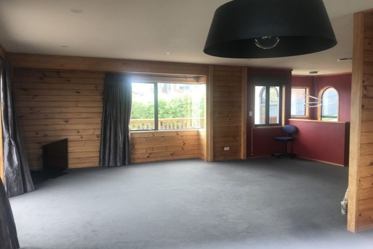 Photo of property in 123 Luckens Road, West Harbour, Auckland, 0618