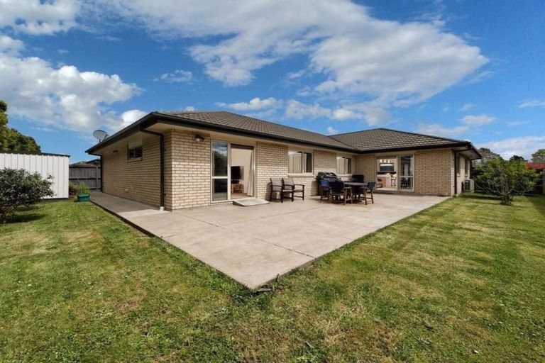 Photo of property in 15 Murray Becroft Avenue, Henderson Valley, Auckland, 0612