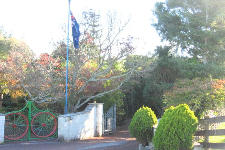 Photo of property in 325 Redoubt Road, Totara Park, Auckland, 2019
