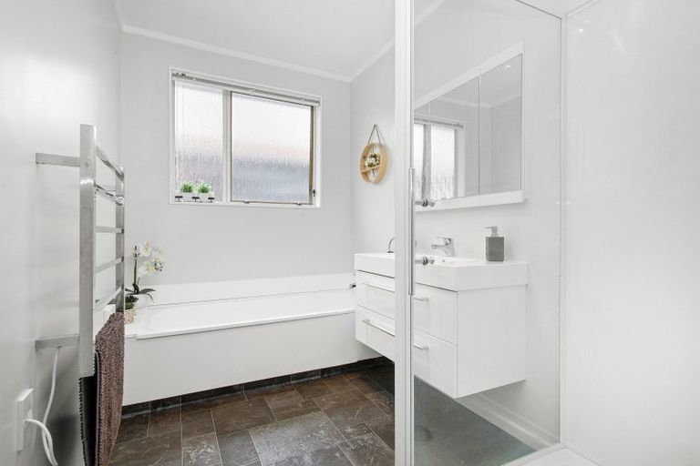 Photo of property in 4 Monterey Place, Totara Park, Upper Hutt, 5018