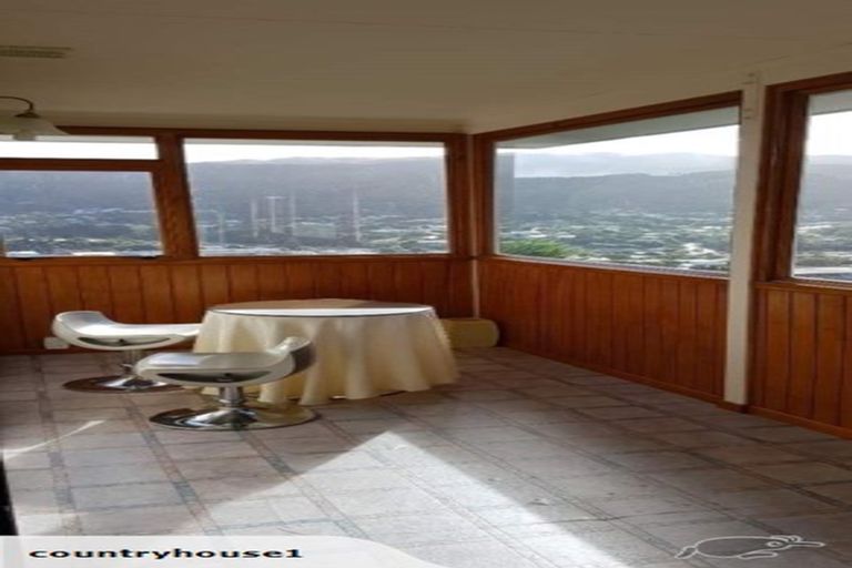 Photo of property in 12 Pikitanga Close, Tawa, Wellington, 5028