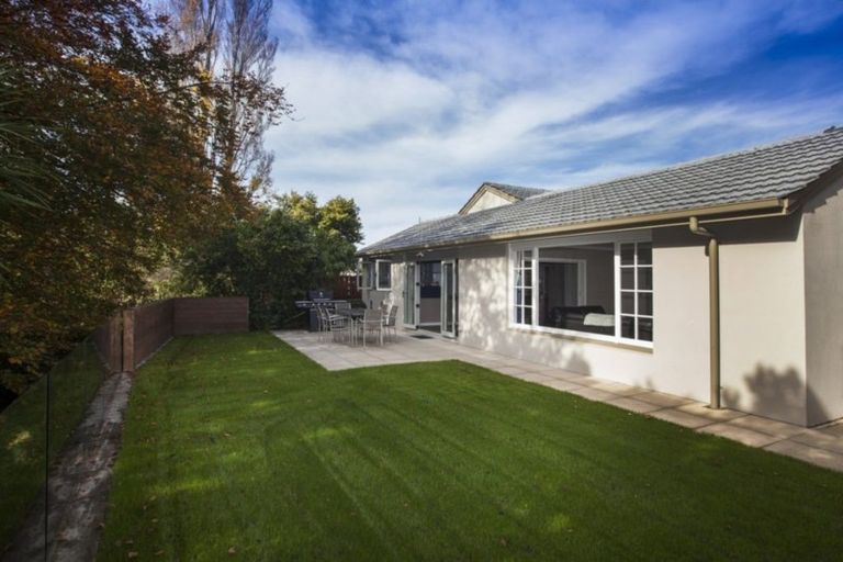 Photo of property in 6 Tuirau Place, Ilam, Christchurch, 8041