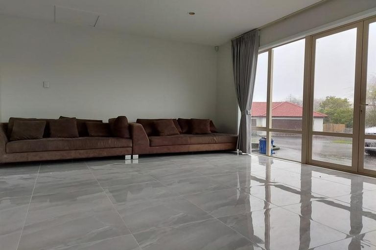 Photo of property in 17 Burgundy Park Avenue, Henderson, Auckland, 0612