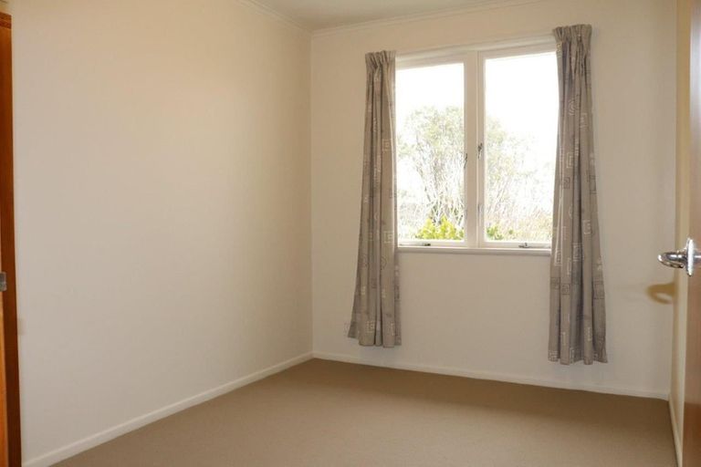 Photo of property in 38 Potter Avenue, Northcote, Auckland, 0627