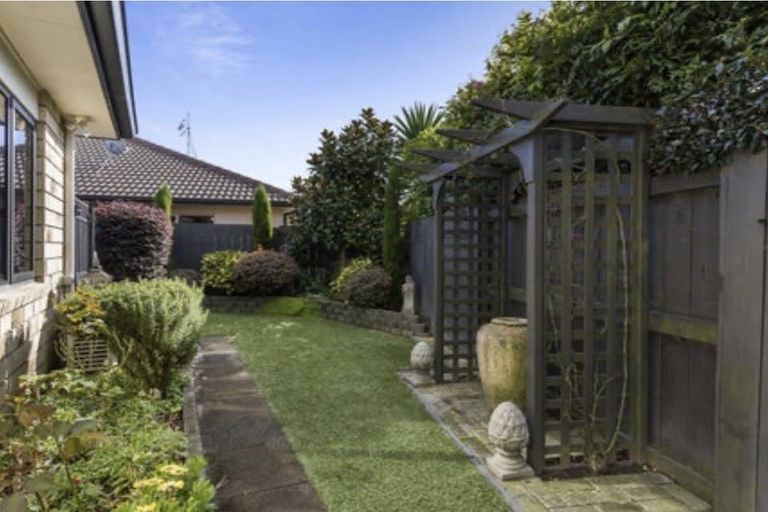 Photo of property in 14 Putaka Place, Papamoa Beach, Papamoa, 3118