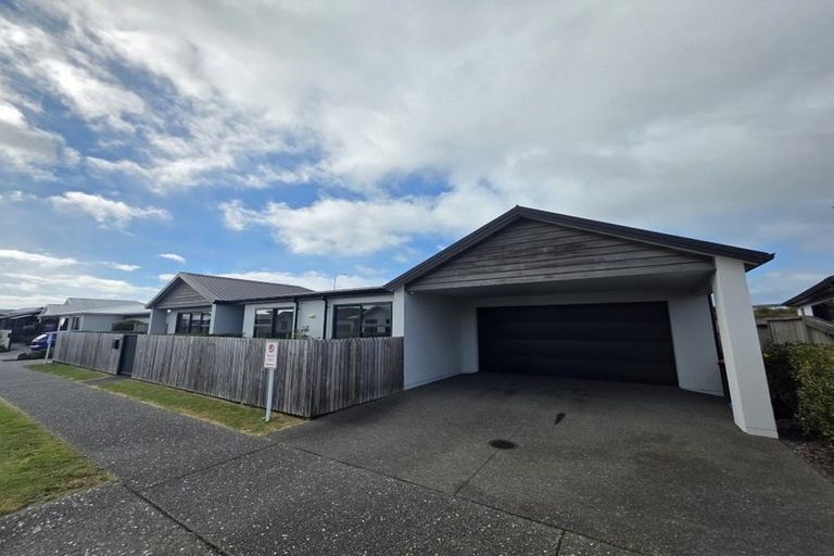 Photo of property in 76 Franks Way, Papamoa Beach, Papamoa, 3118