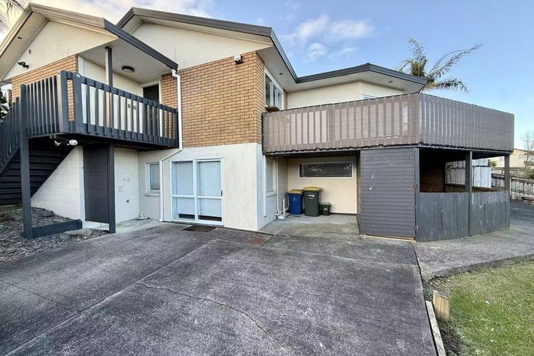 Photo of property in 13 Van Dyke Place, West Harbour, Auckland, 0618