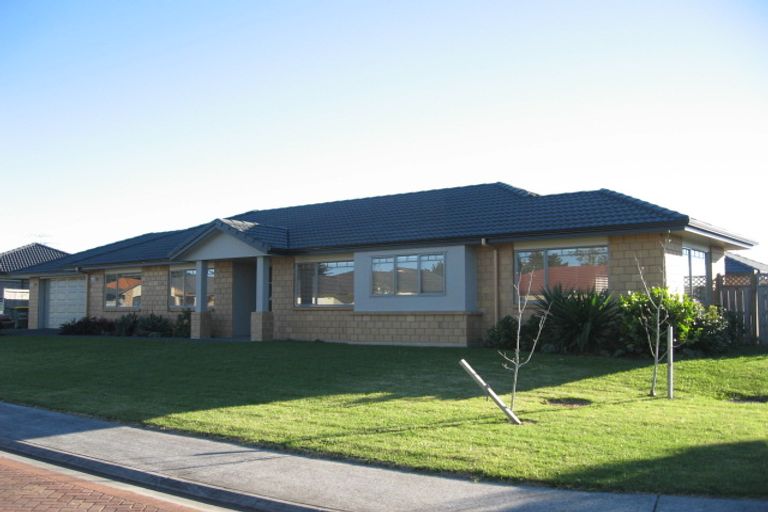 Photo of property in 1 Kimptonfields Court, Wattle Downs, Auckland, 2103