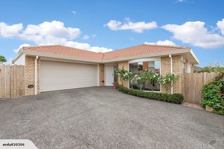 Photo of property in 2/3 Caldbeck Rise, Northpark, Auckland, 2013