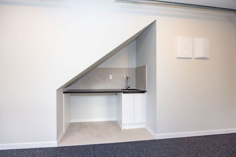 Photo of property in 34 Hellyers Street, Birkdale, Auckland, 0626