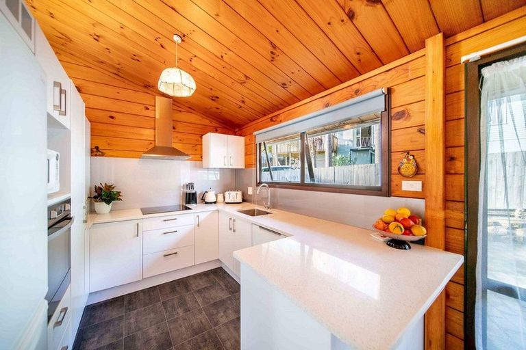 Photo of property in 10 Chrisarda Place, Red Hill, Papakura, 2110