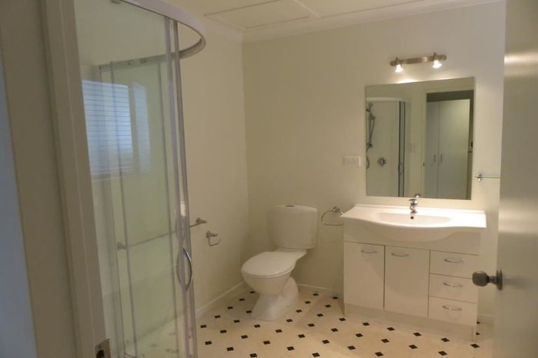 Photo of property in 8b Neeve Place, Taradale, Napier, 4112