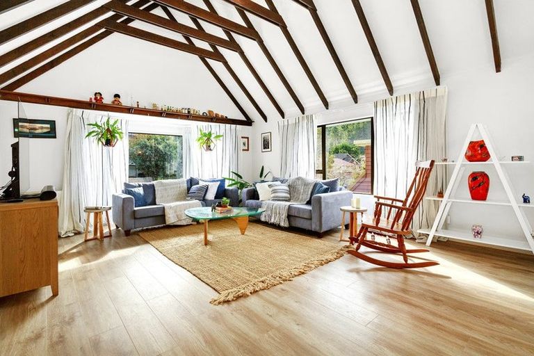 Photo of property in 6 Duval Grove, Tawa, Wellington, 5028