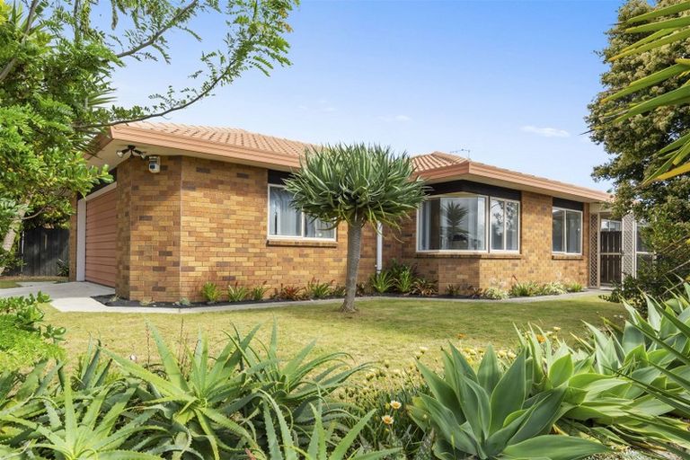 Photo of property in 4 Dalton Drive, Papamoa Beach, Papamoa, 3118
