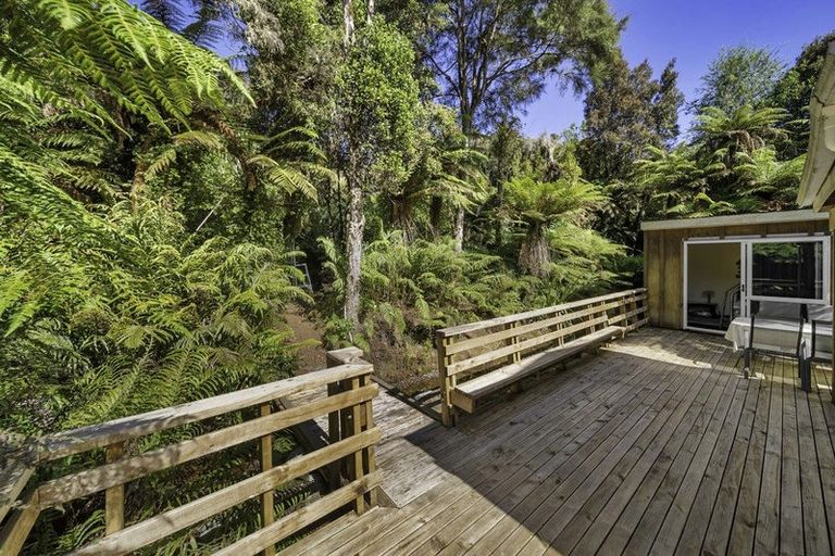 Photo of property in 37 Lake View Terrace, Moana, 7875