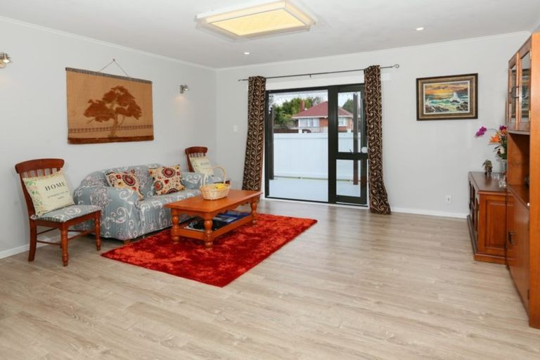 Photo of property in 3 Glen Marine Parade, Glendene, Auckland, 0602